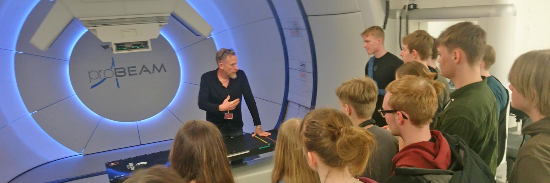 HTX elever fra studieretningen biotech på besøg på Dansk Center for Partikelterapi