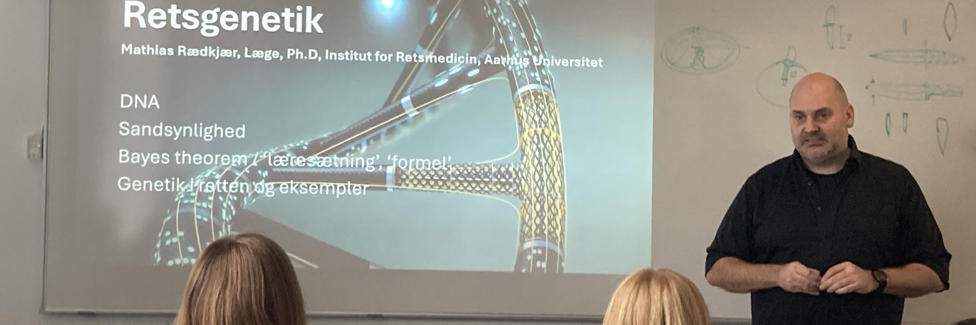 Foredrag om retsgenetik i et klasselokale