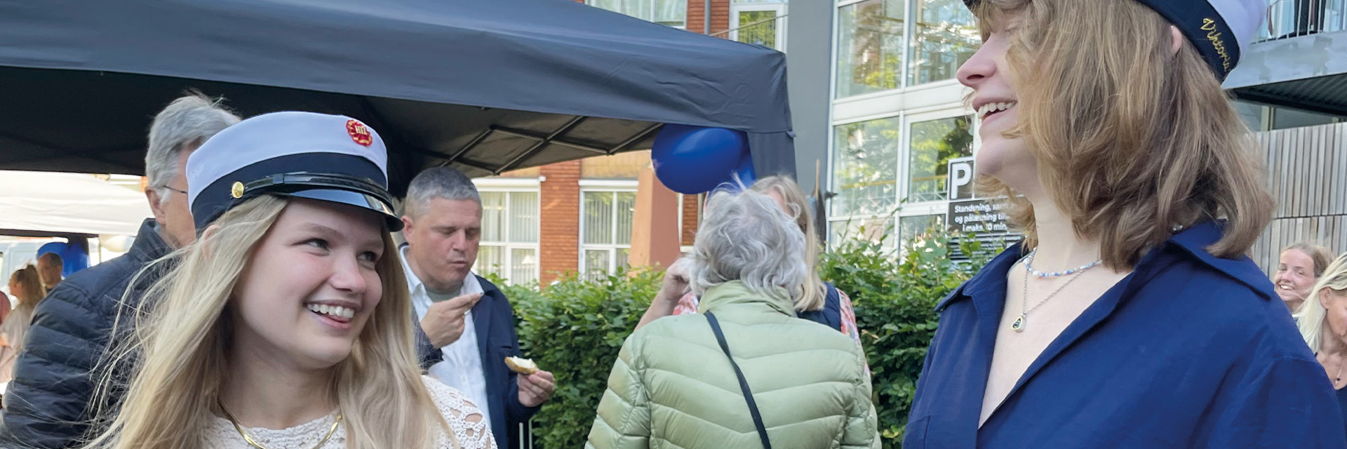Glade HTX studenter, der lige har fået hue på