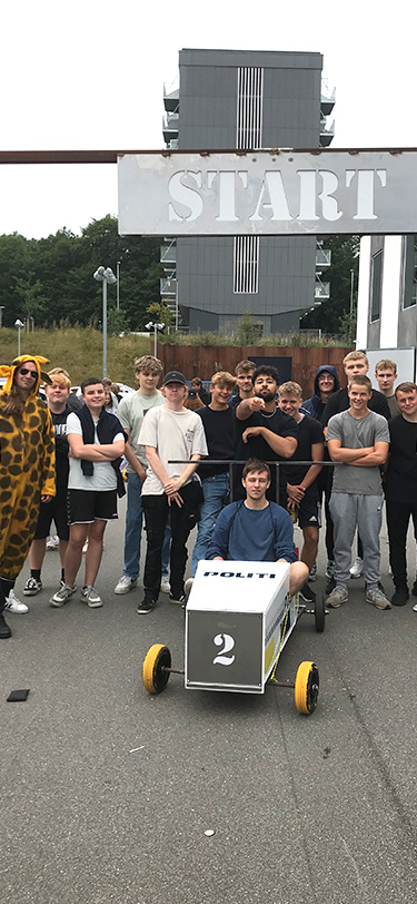 EUX Livet Paa Skolen Gf1 Saebekassebil Politi