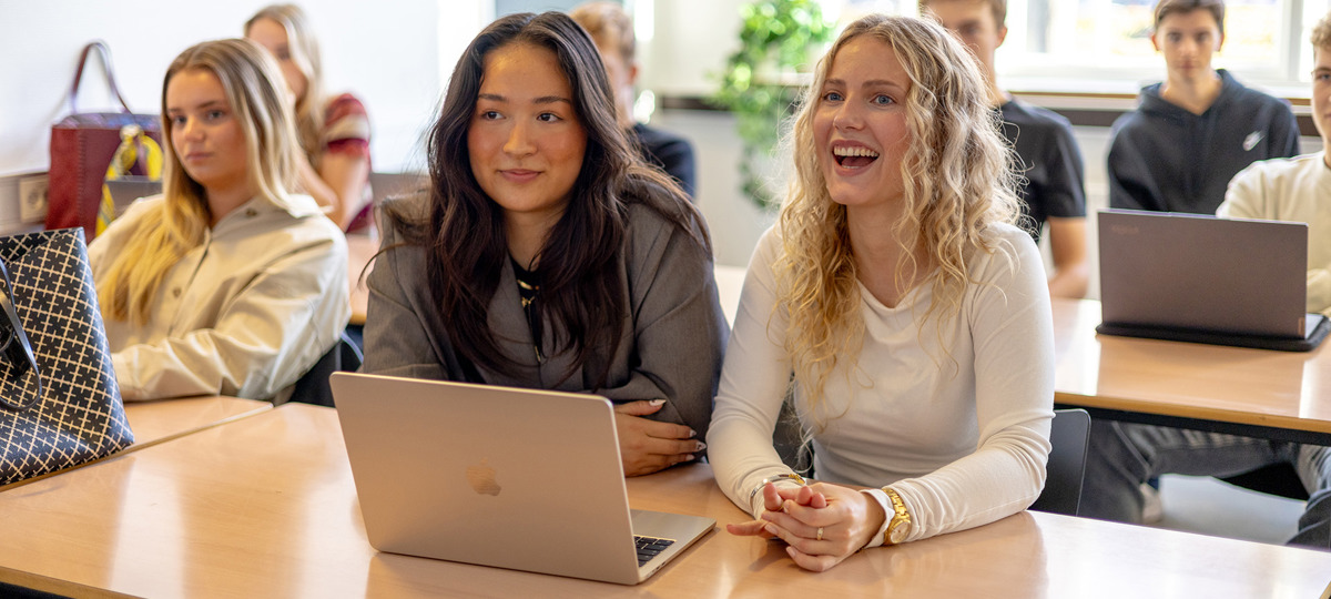 HHX elever i klasseundervisning
