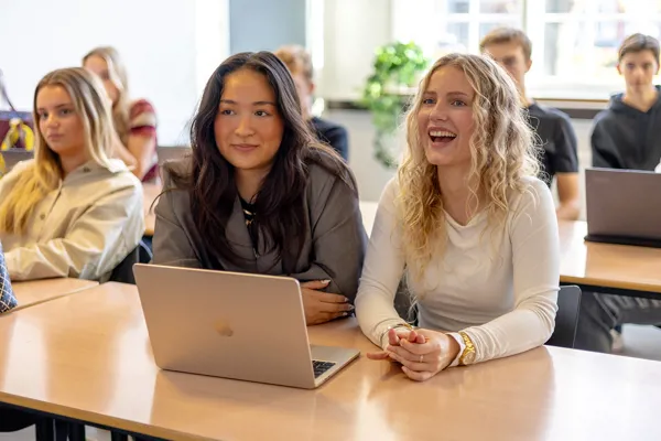 HHX elever i klasseundervisning