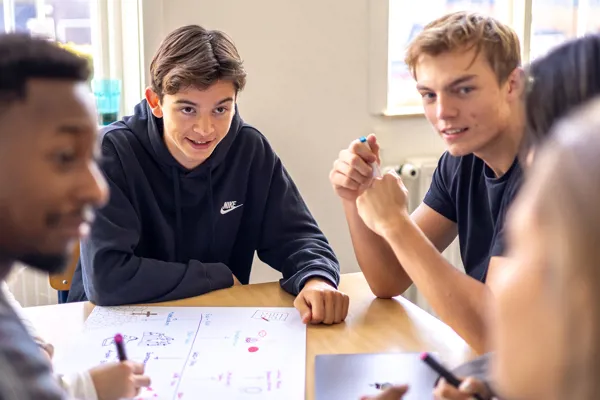 HHX elever laver gruppearbejde