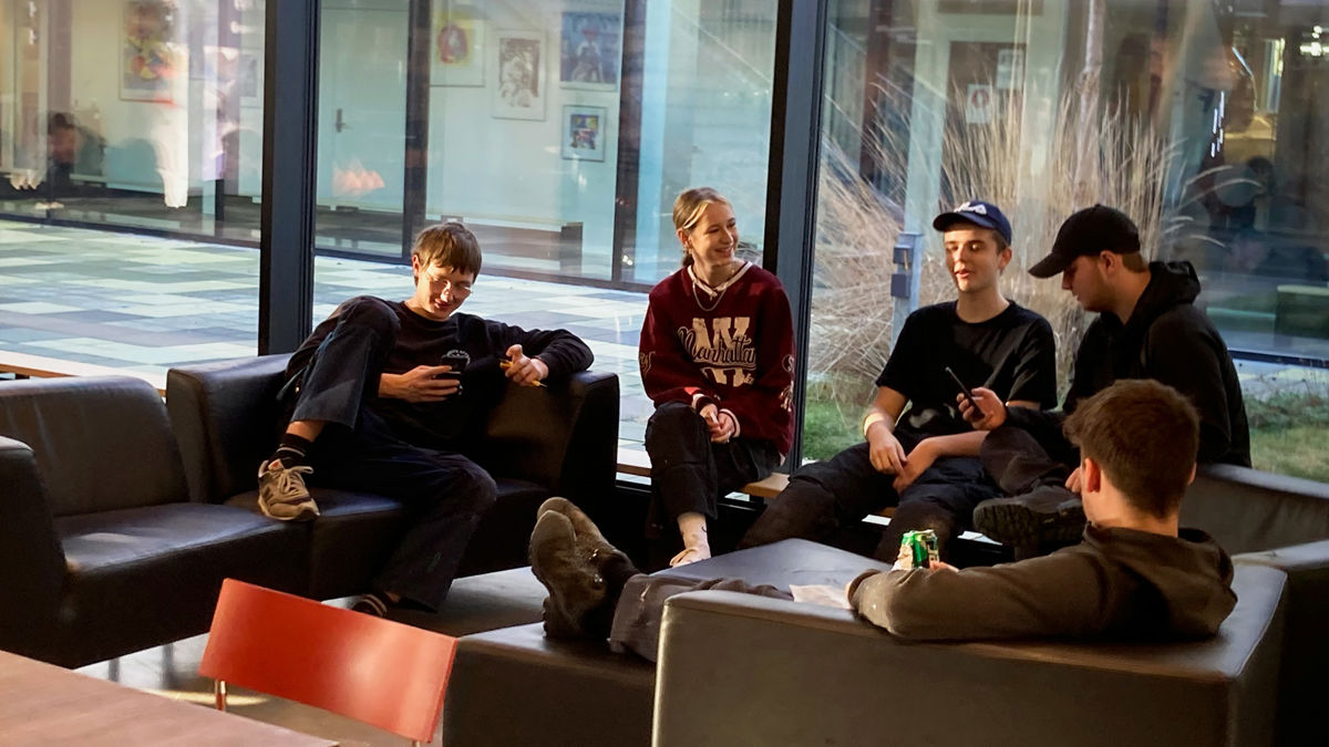 Eud Livet Paa Skolen Gruppe I Sofa