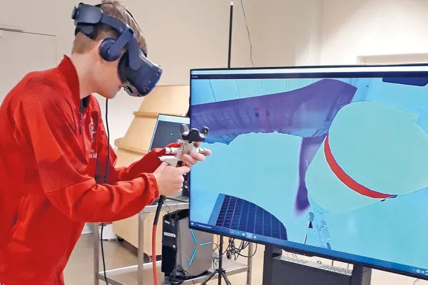 EUD Grundskoleelev Prøver At Laksimulator