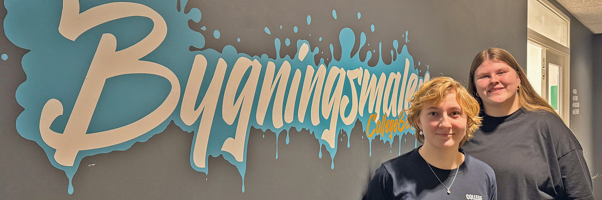 Bygningsmalerne står ved graffiti