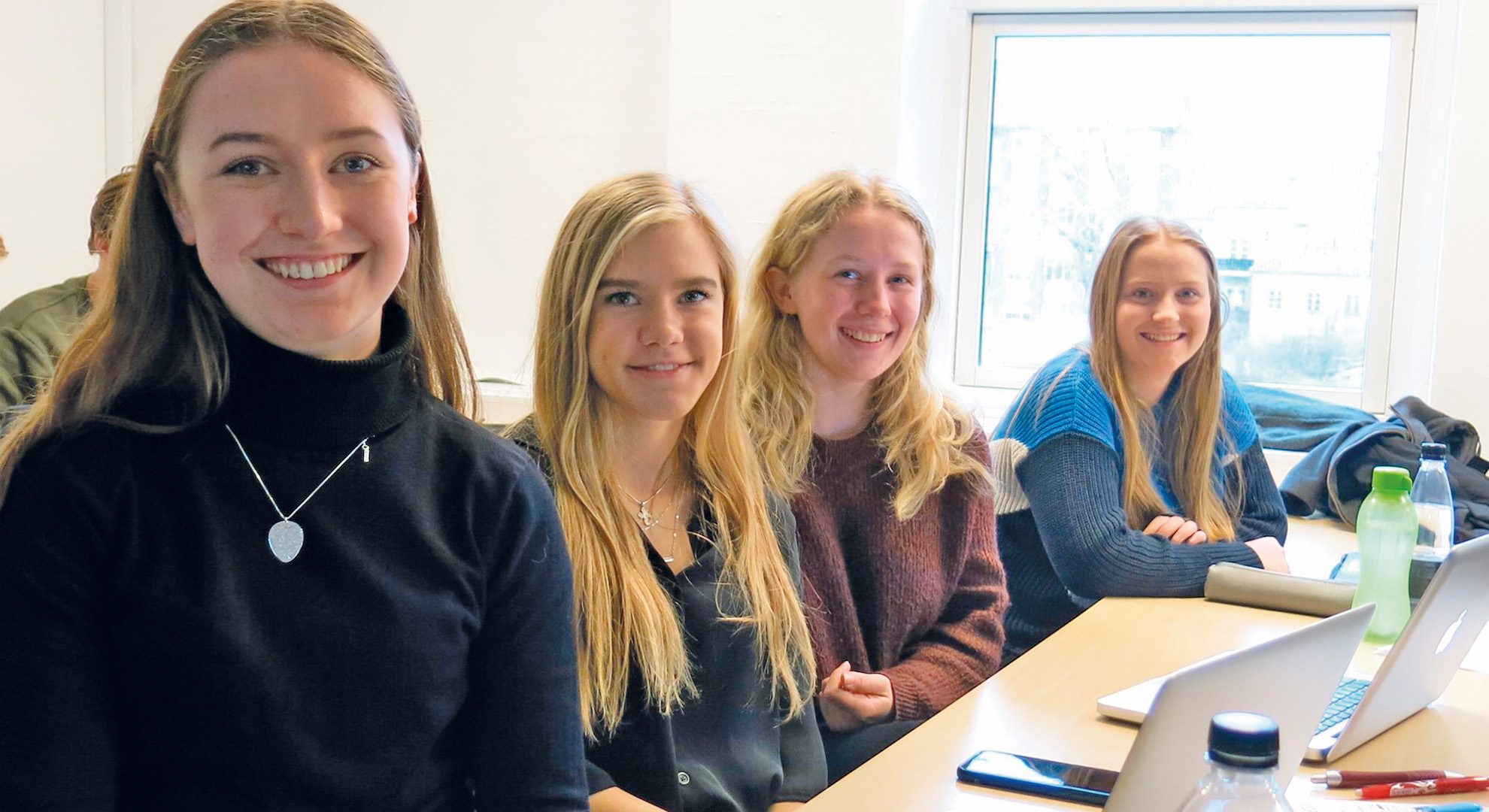 4 HHX piger fra studieretningen innovation og ledelse