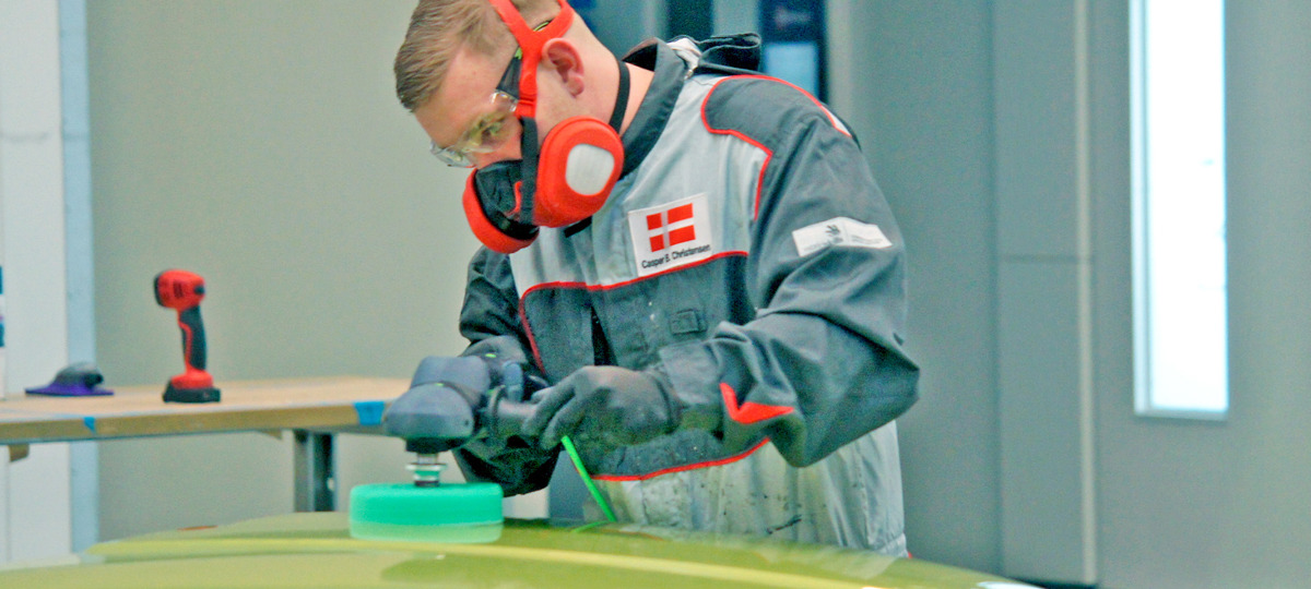 Autolakerer i gang med at slibe til worldskills konkurrencen 2022