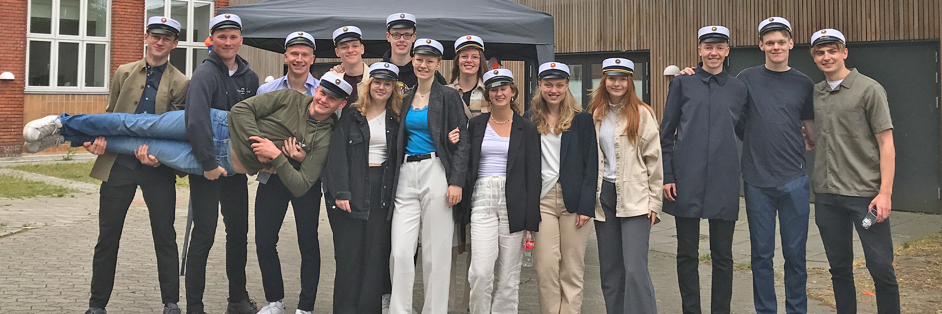 Gruppe af glade HTX studenter 2022