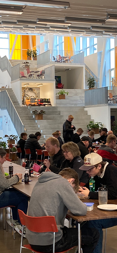 EUD Livet Paa Skolen Elever Holder Middagspause I Madvaerket