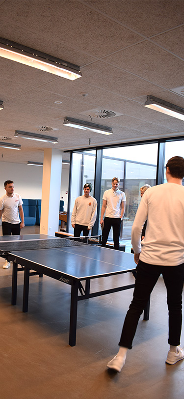 EUX Livet Paa Skolen Elever Spiller Bordtennis (1)