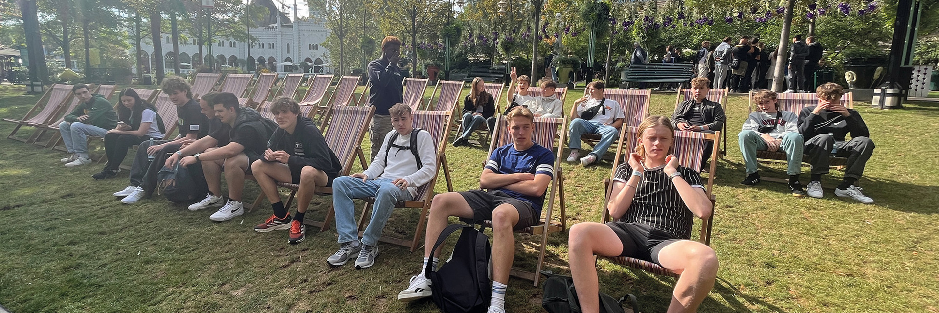 Eleverne holder pause i hvilestolene