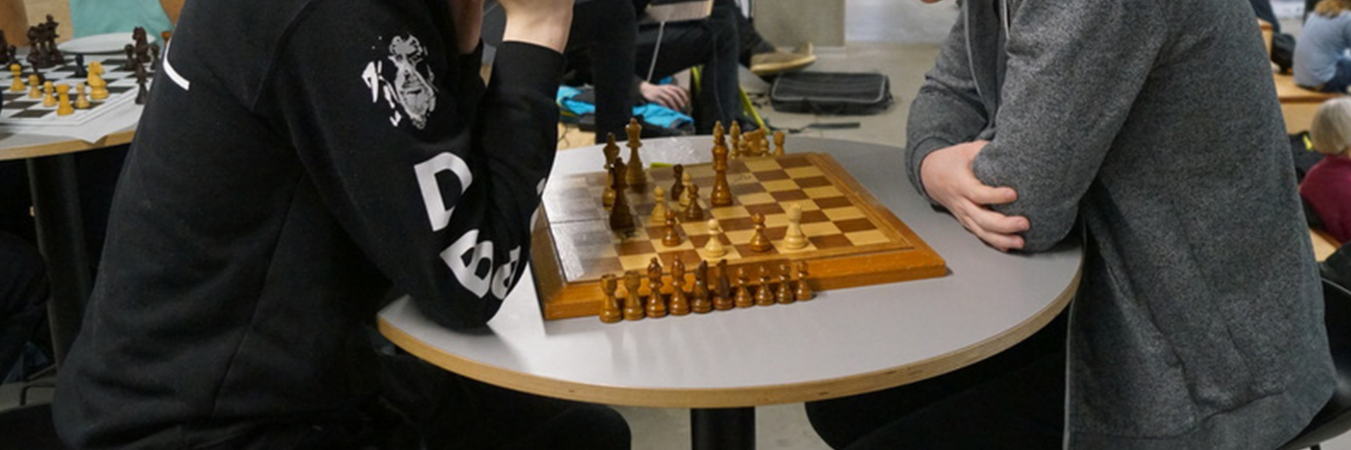 To elever dyster i skak på HTX